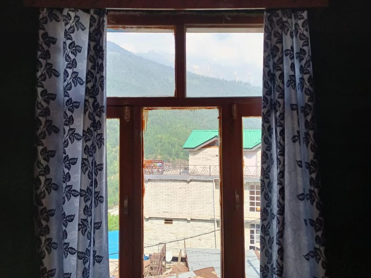 Roop Mountain Homestay Manāli Eksteriør bilde