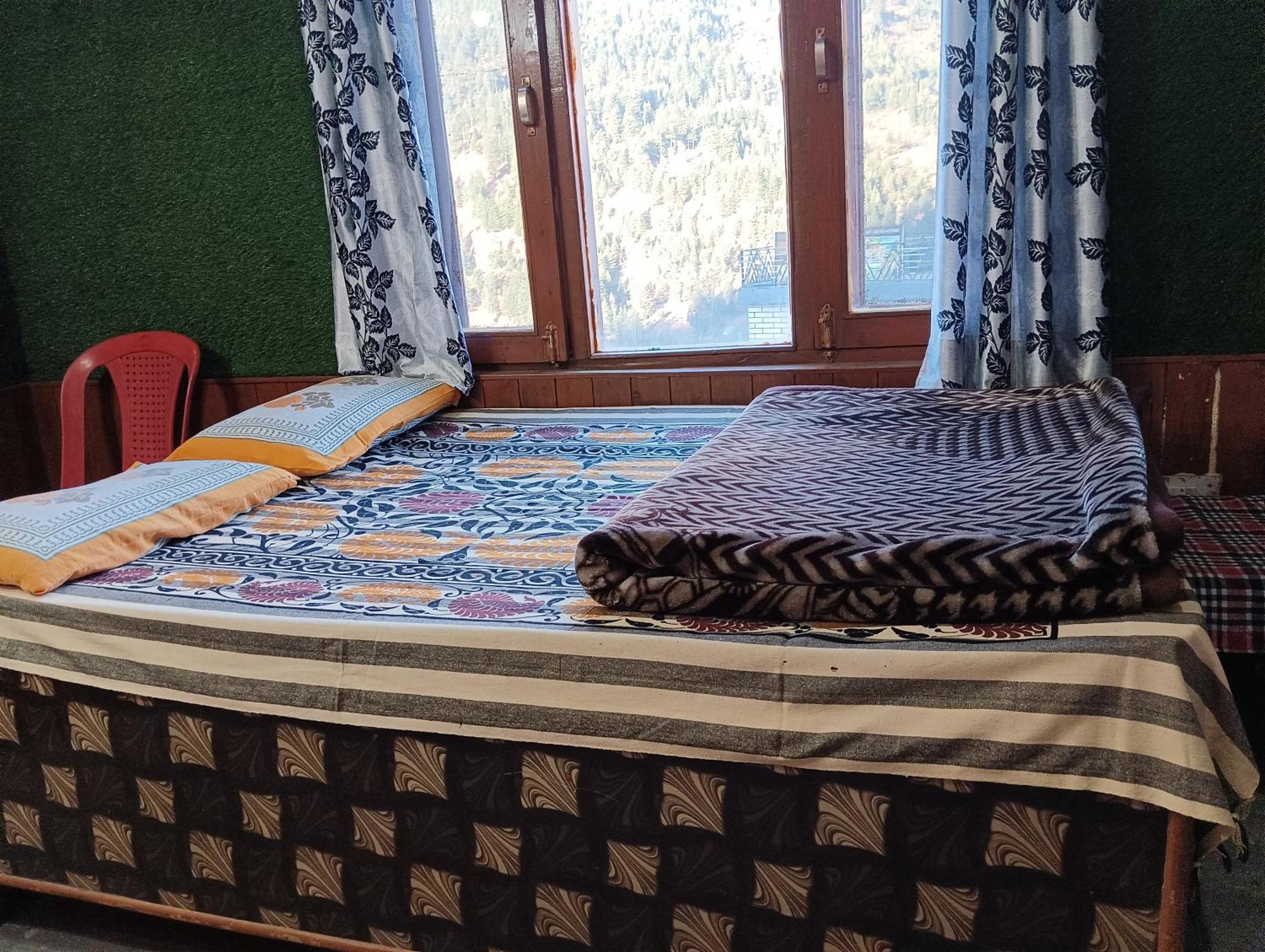 Roop Mountain Homestay Manāli Eksteriør bilde