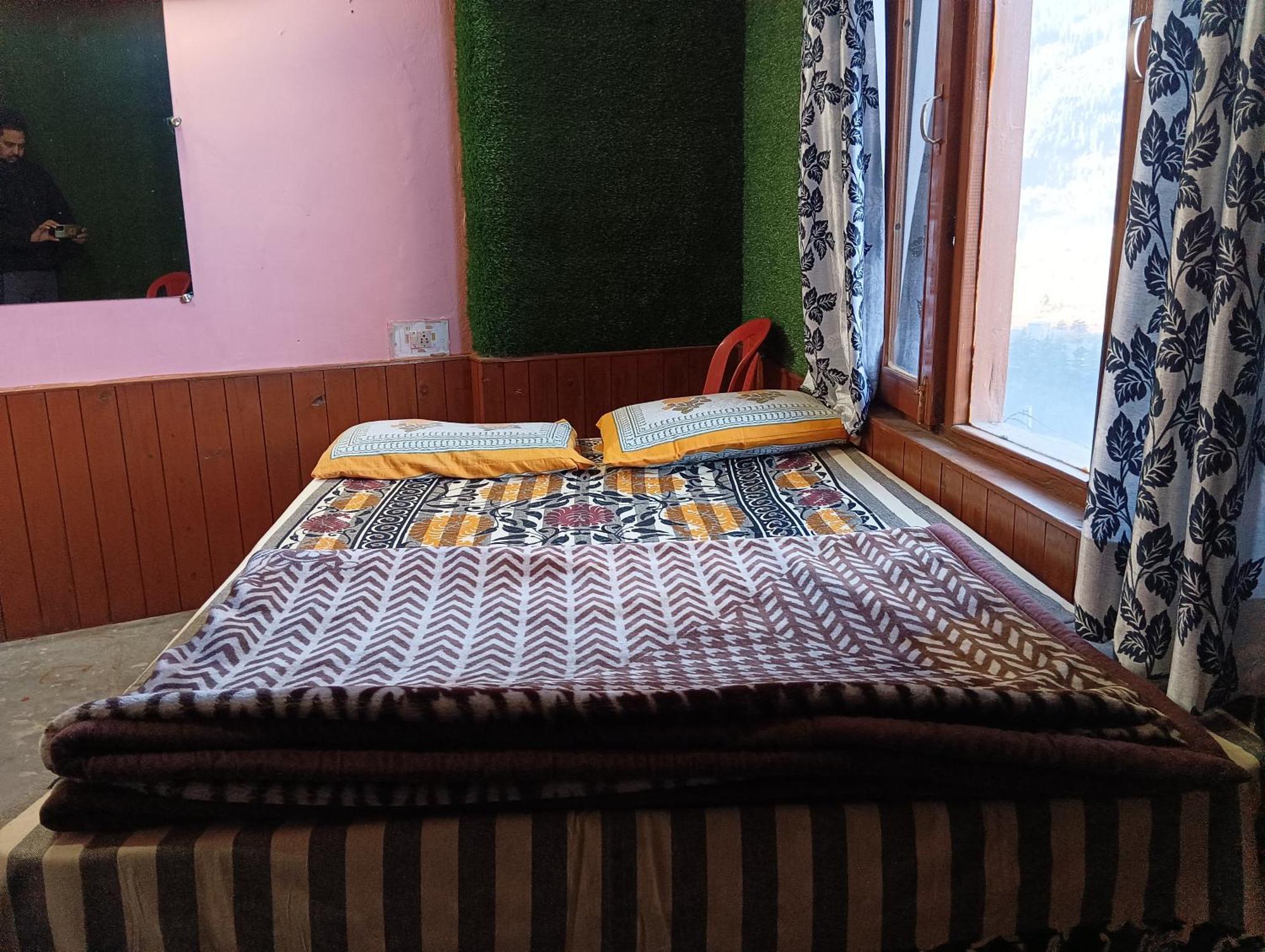 Roop Mountain Homestay Manāli Eksteriør bilde