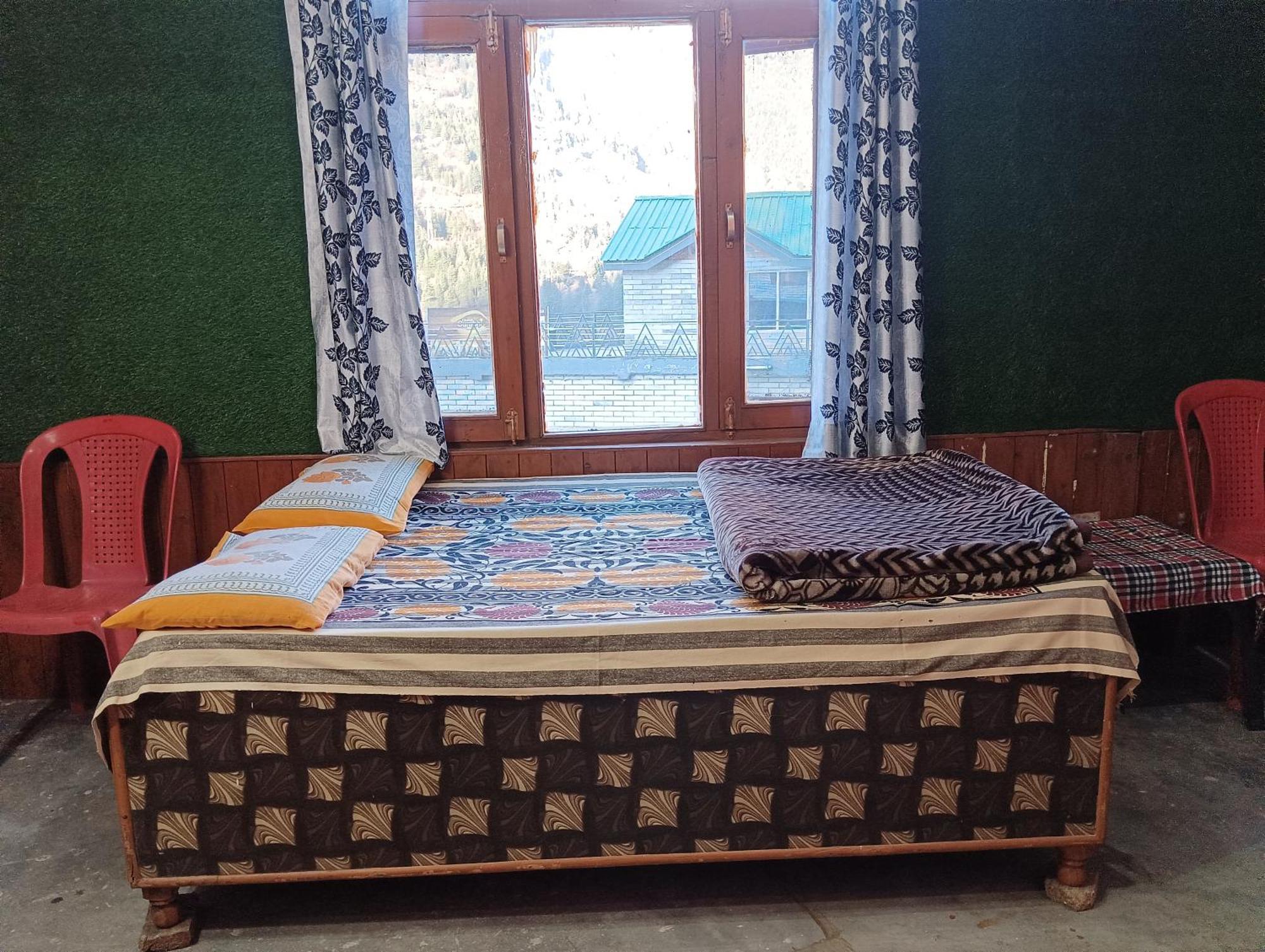 Roop Mountain Homestay Manāli Eksteriør bilde